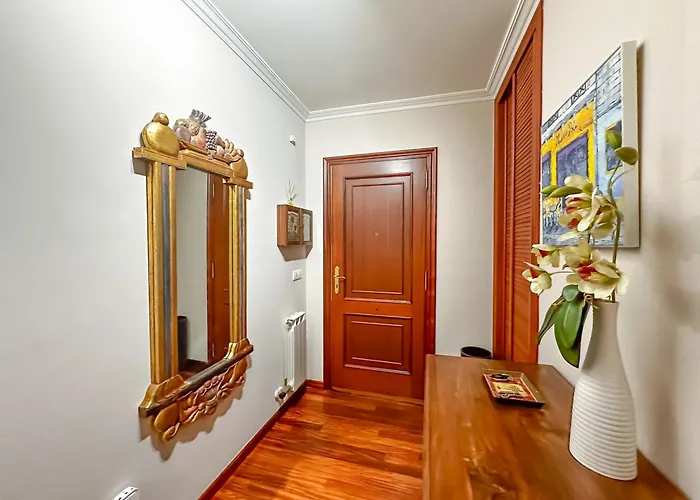 Apartamento Completo, Amplio, Muy Iluminado Y Con Plaza De Garaje Incluida.