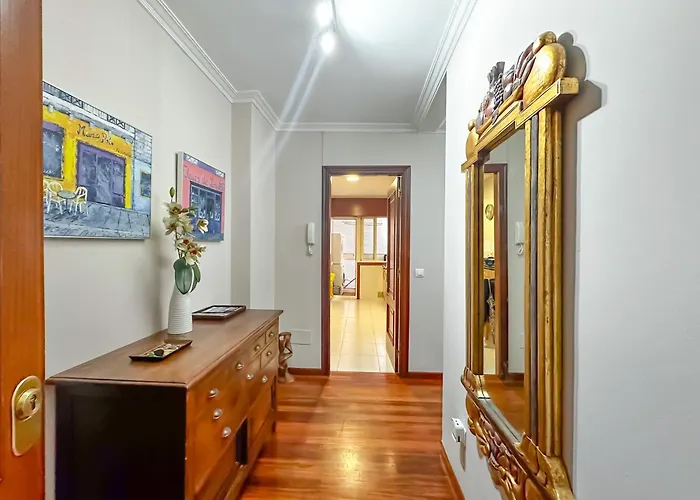 Apartamento Completo, Amplio, Muy Iluminado Y Con Plaza De Garaje Incluida.