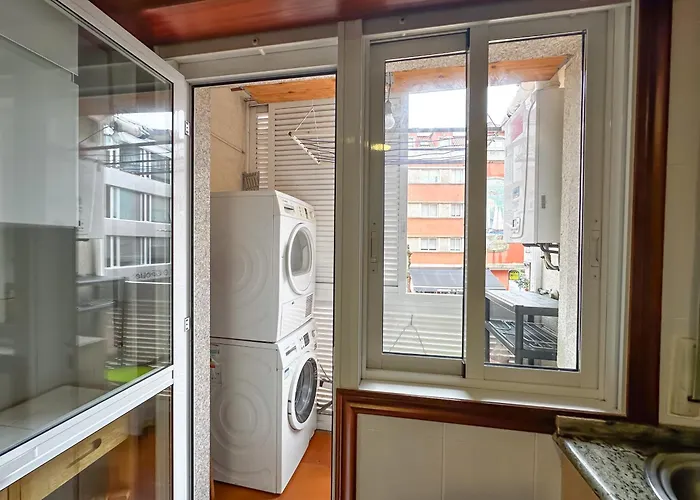 Apartamento Completo, Amplio, Muy Iluminado Y Con Plaza De Garaje Incluida.