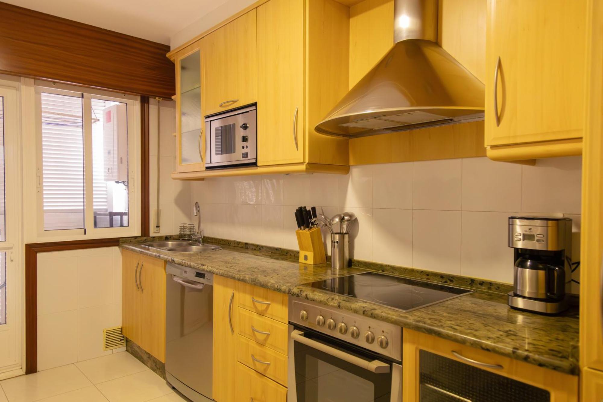 Completo, Amplio, Muy Iluminado Y Con Plaza De Garaje Incluida. Appartement