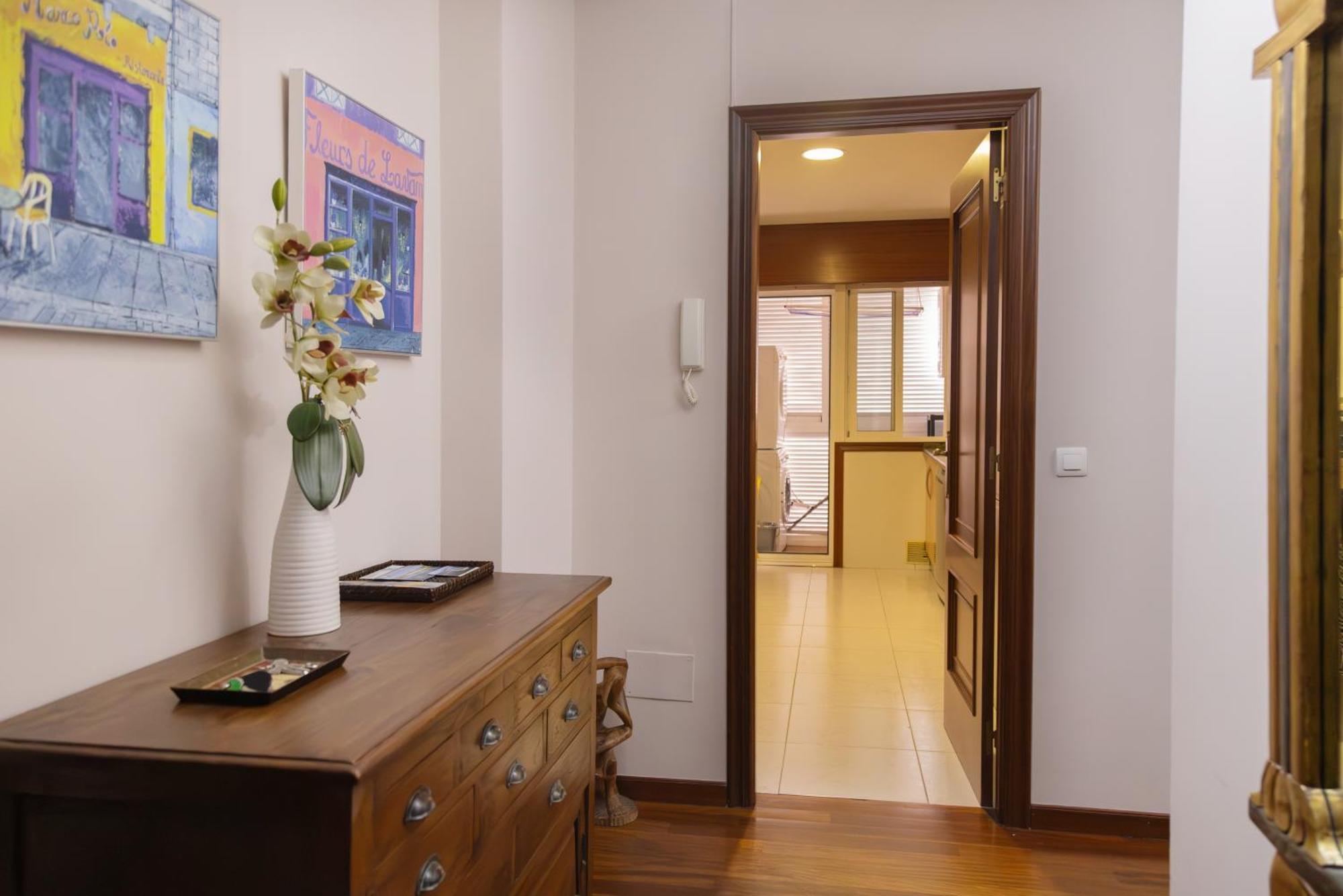 Appartement Completo, Amplio, Muy Iluminado Y Con Plaza De Garaje Incluida. *
