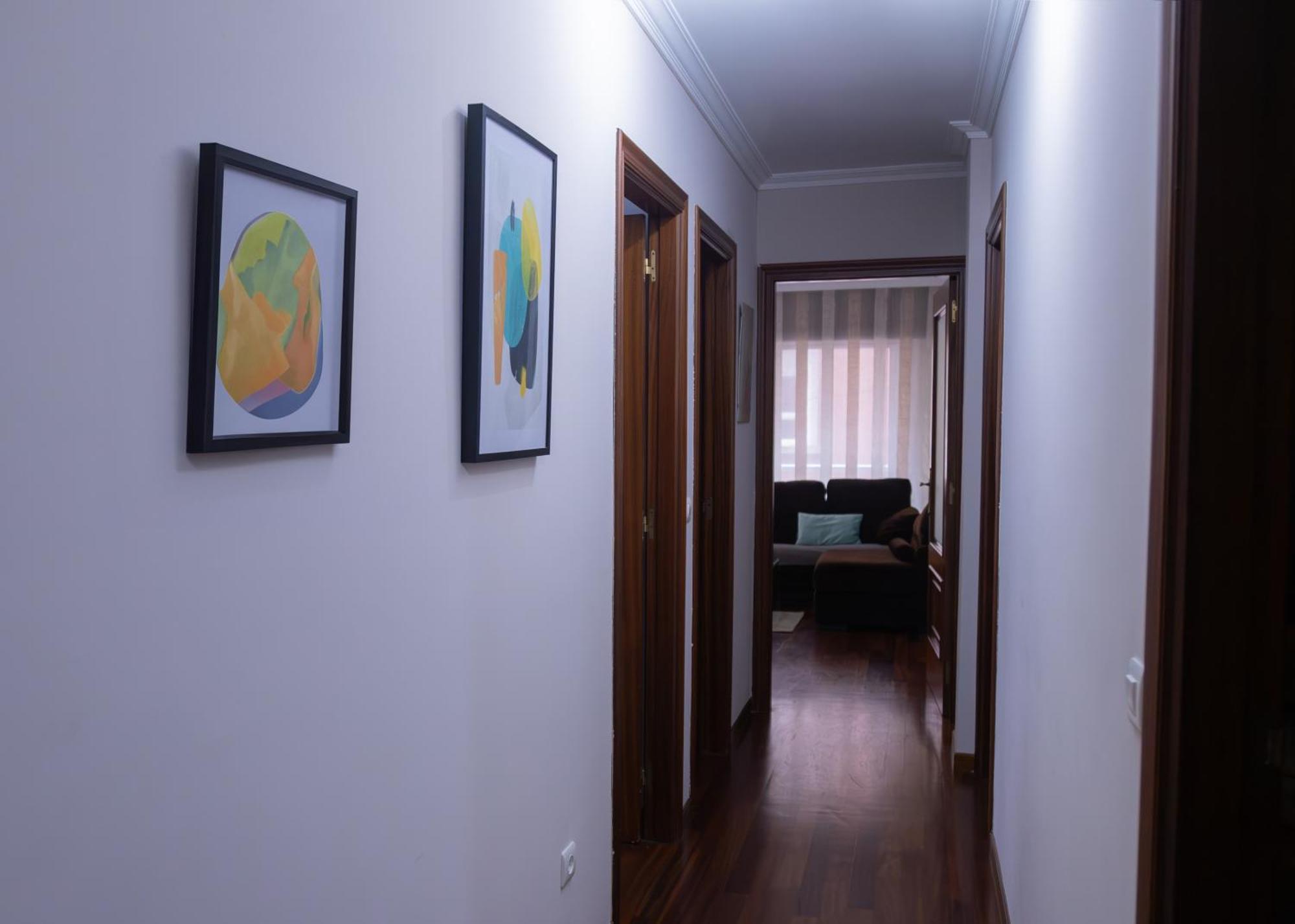 Completo, Amplio, Muy Iluminado Y Con Plaza De Garaje Incluida.