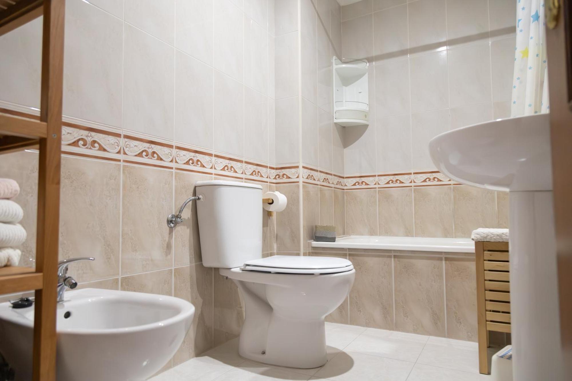 Appartement Completo, Amplio, Muy Iluminado Y Con Plaza De Garaje Incluida.