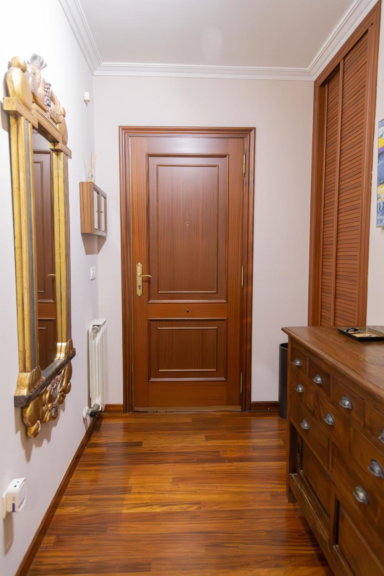 Completo, Amplio, Muy Iluminado Y Con Plaza De Garaje Incluida. Appartement *
