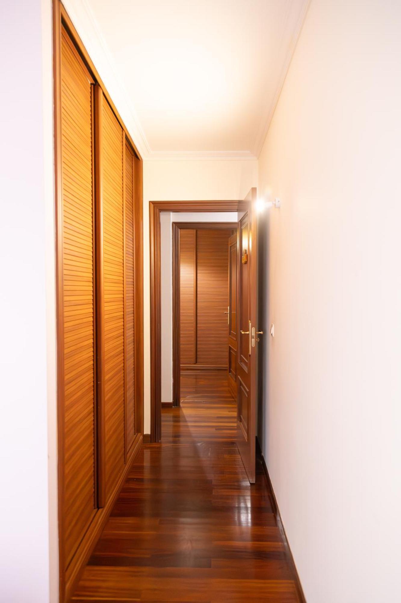 Appartement Completo, Amplio, Muy Iluminado Y Con Plaza De Garaje Incluida. *