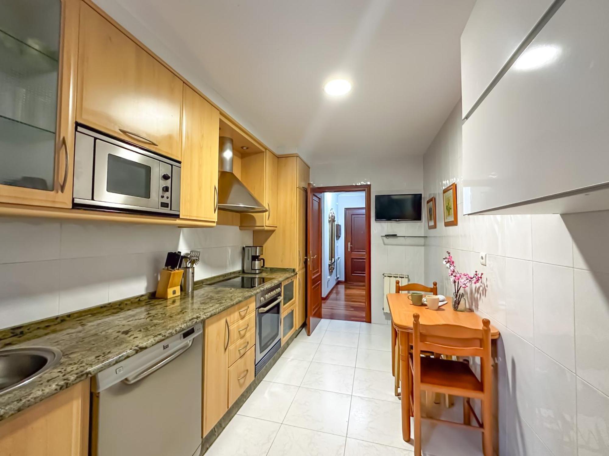 Appartement Completo, Amplio, Muy Iluminado Y Con Plaza De Garaje Incluida. O Grove