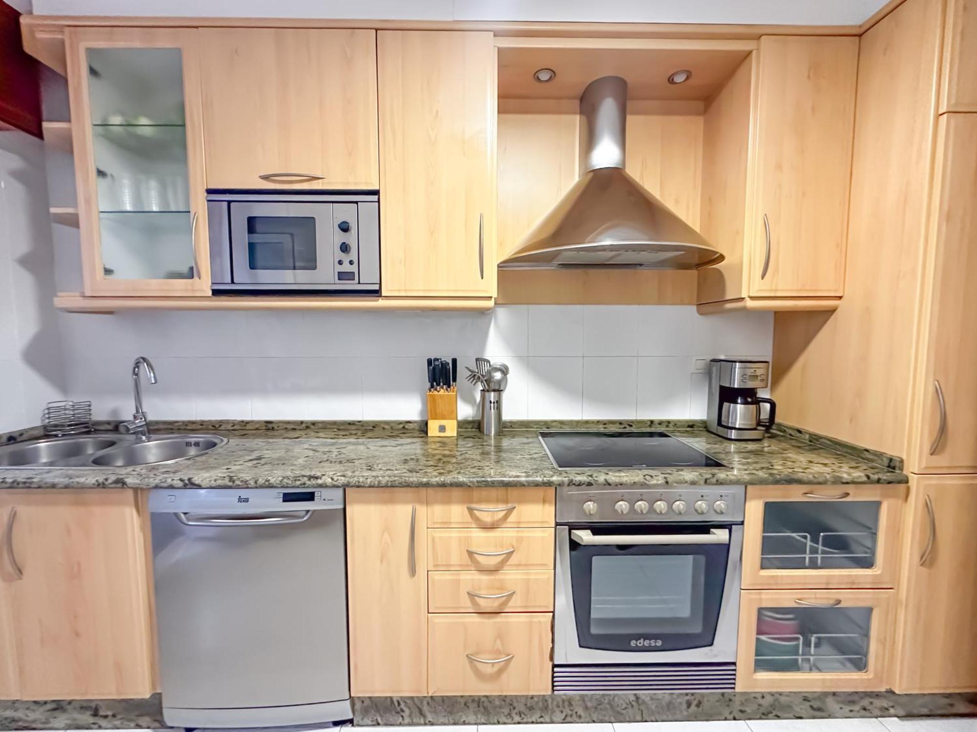 Appartement Completo, Amplio, Muy Iluminado Y Con Plaza De Garaje Incluida. O Grove