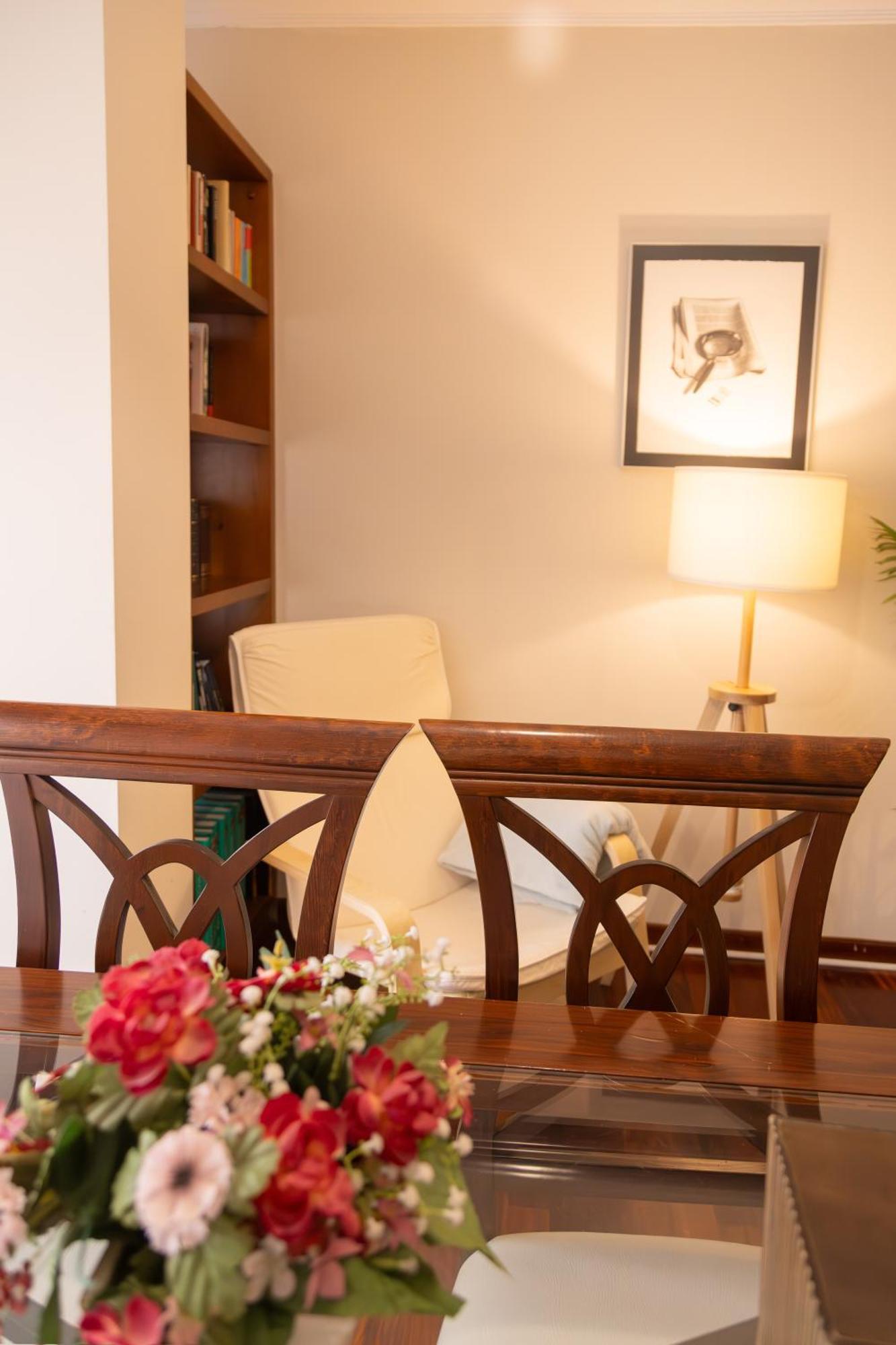 Appartement Completo, Amplio, Muy Iluminado Y Con Plaza De Garaje Incluida.