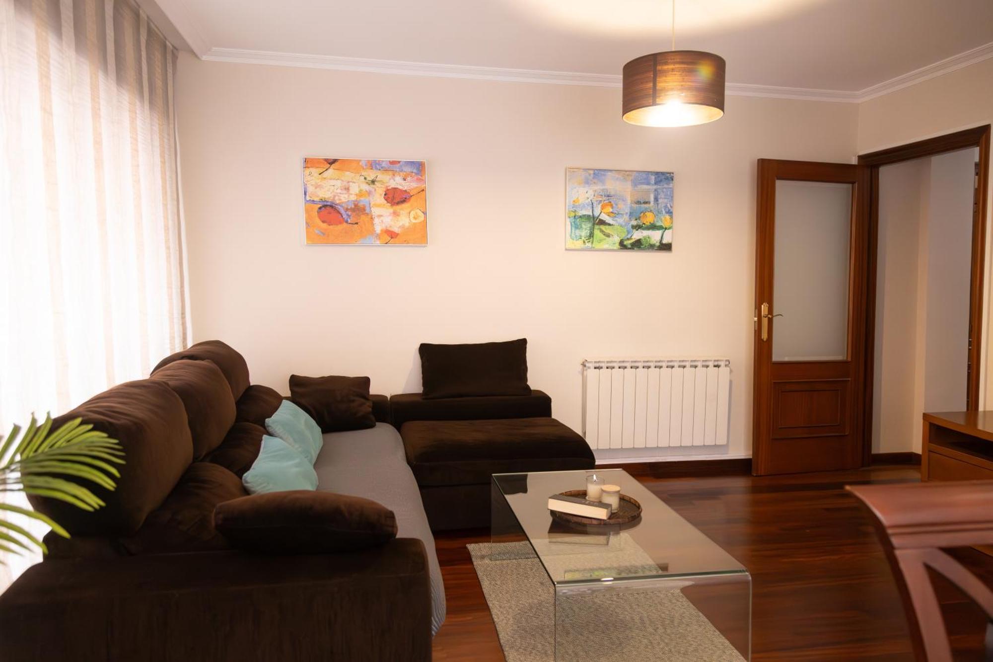 Appartement Completo, Amplio, Muy Iluminado Y Con Plaza De Garaje Incluida. *