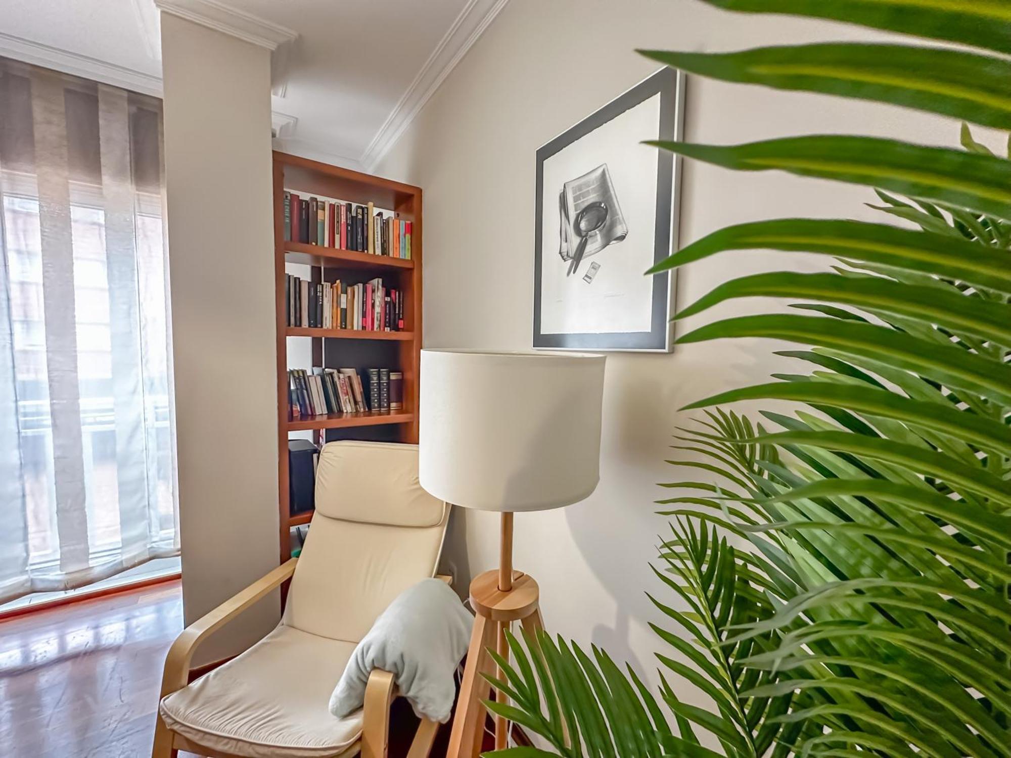 Completo, Amplio, Muy Iluminado Y Con Plaza De Garaje Incluida. Appartement