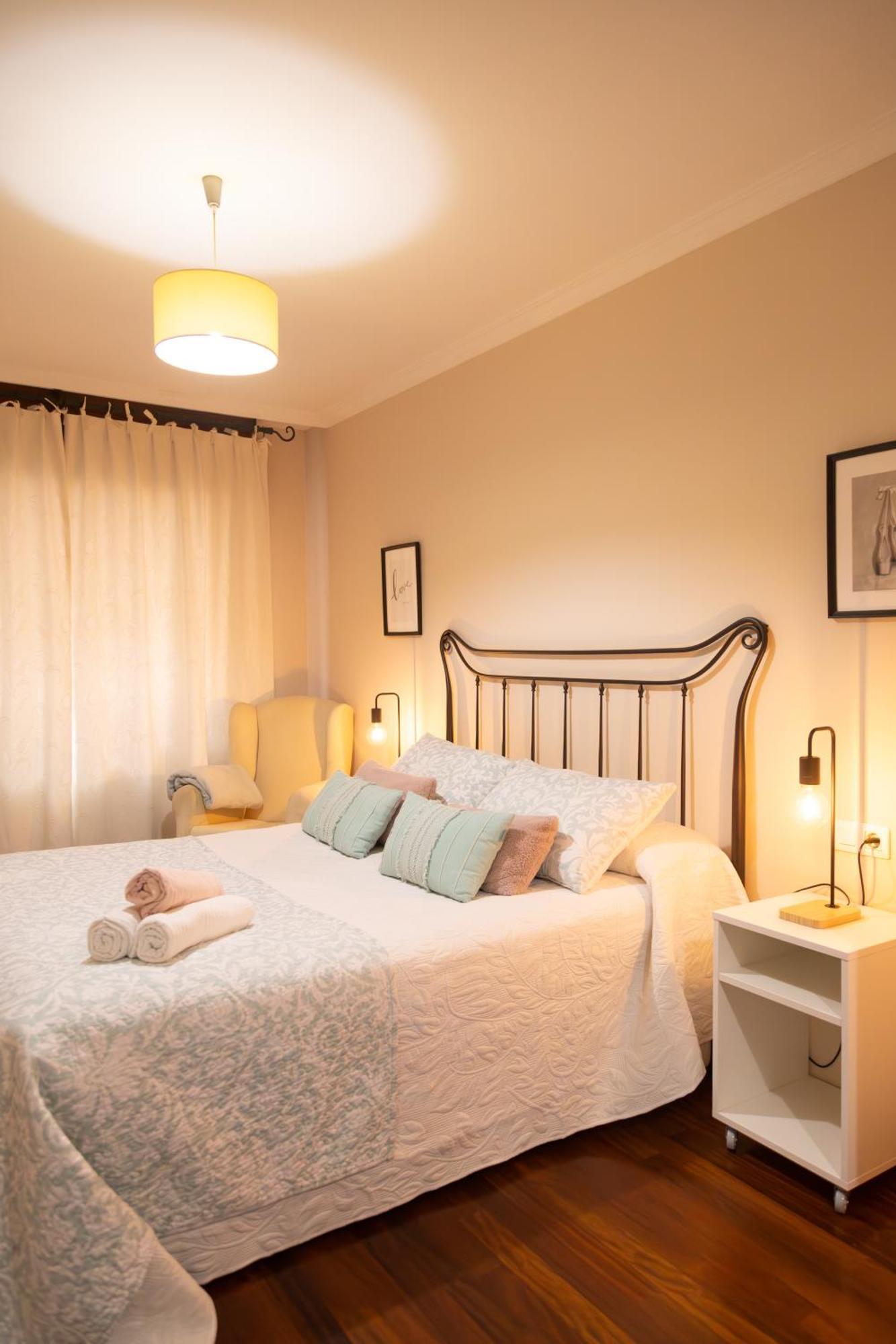 Appartement Completo, Amplio, Muy Iluminado Y Con Plaza De Garaje Incluida.