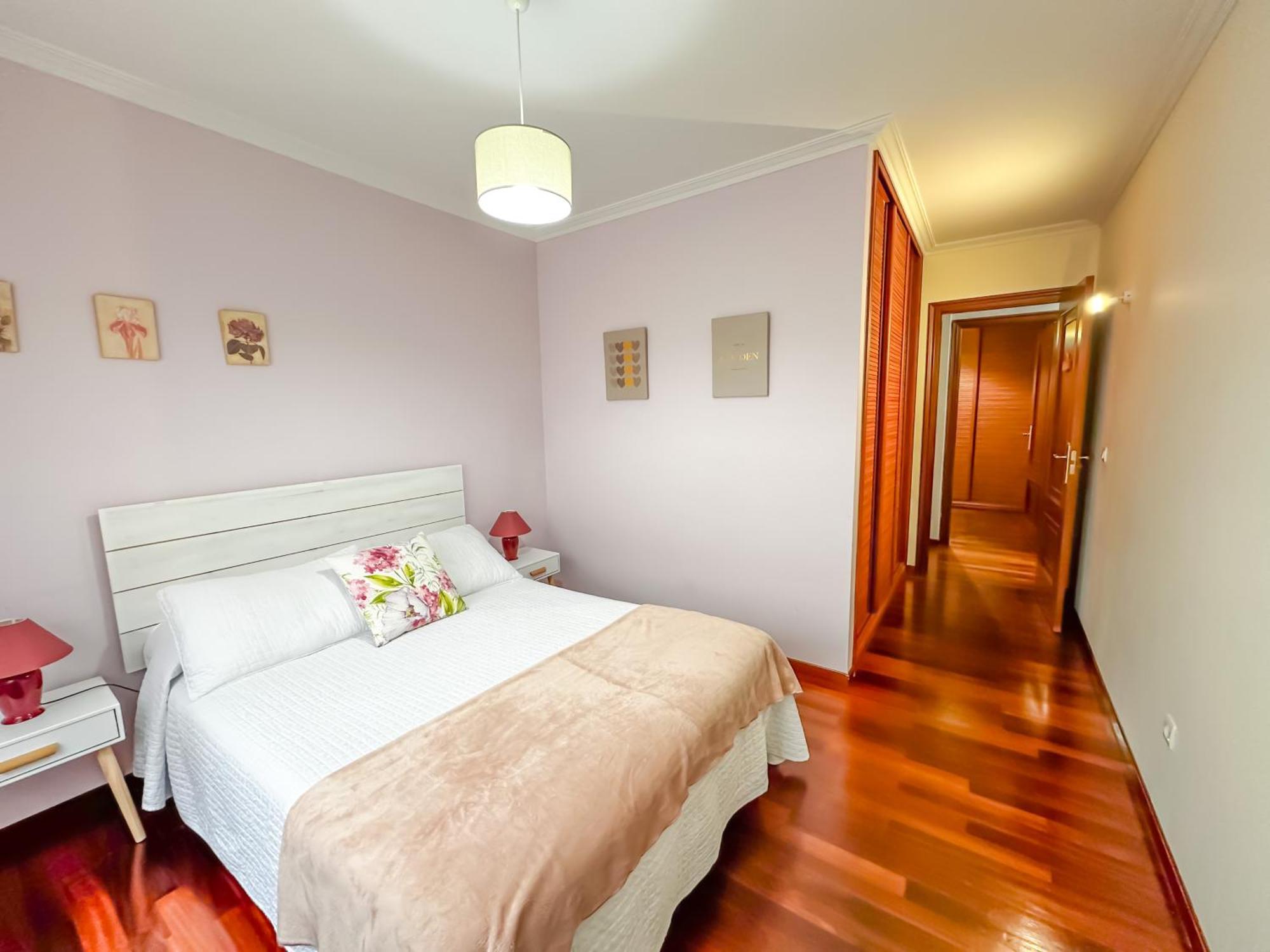 Completo, Amplio, Muy Iluminado Y Con Plaza De Garaje Incluida. Appartement *