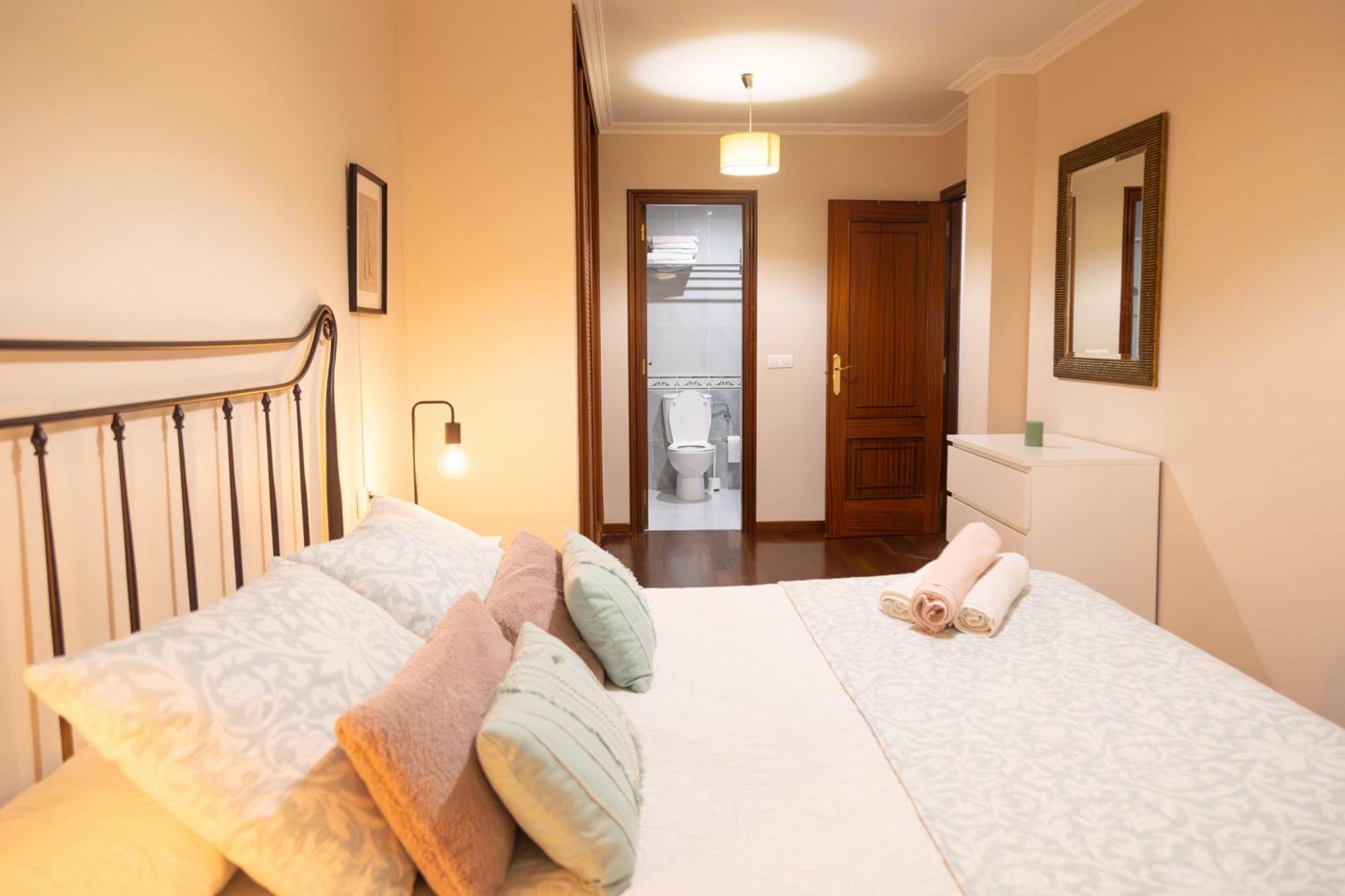 Appartement Completo, Amplio, Muy Iluminado Y Con Plaza De Garaje Incluida. *