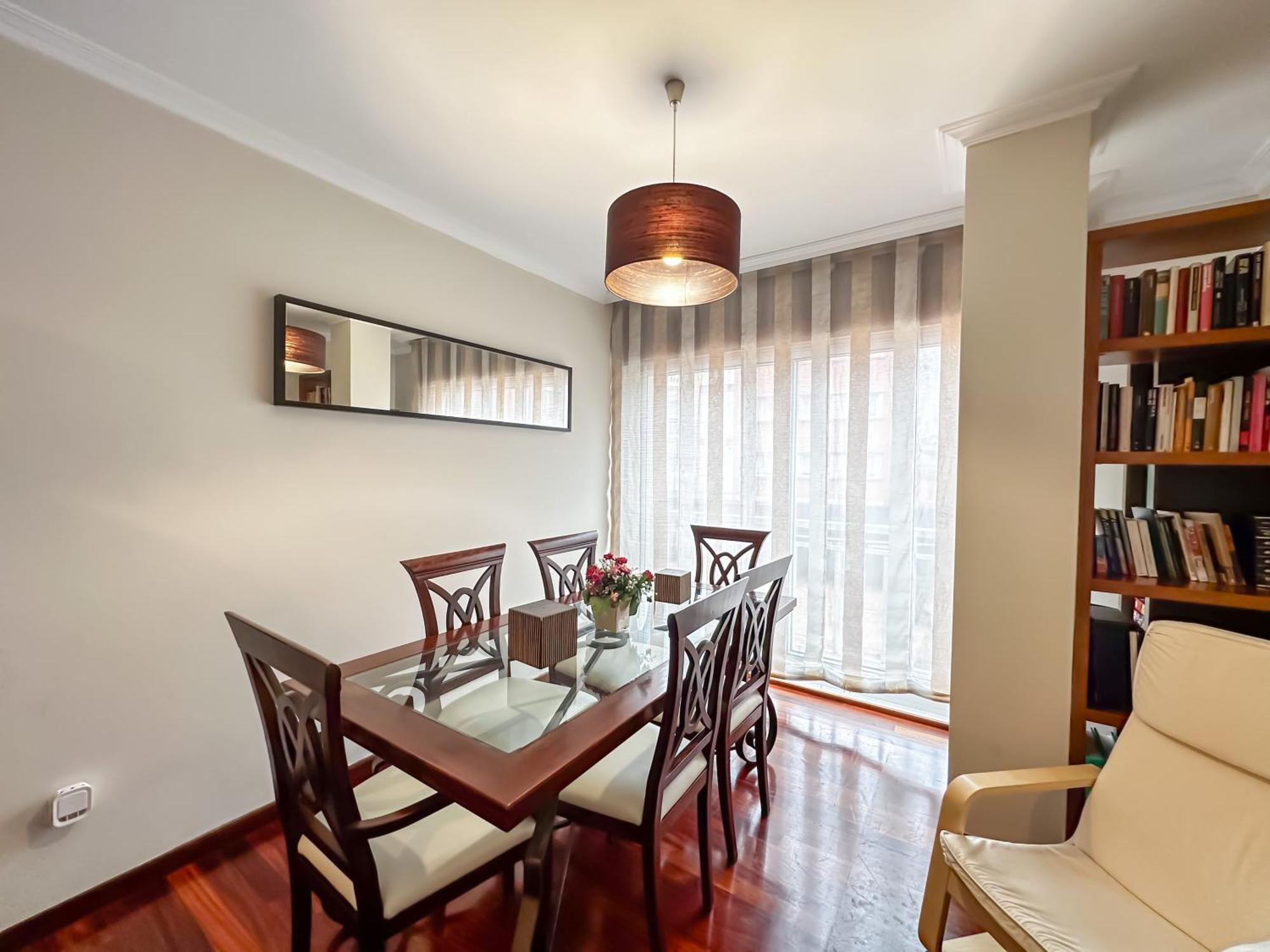 Completo, Amplio, Muy Iluminado Y Con Plaza De Garaje Incluida. Appartement O Grove